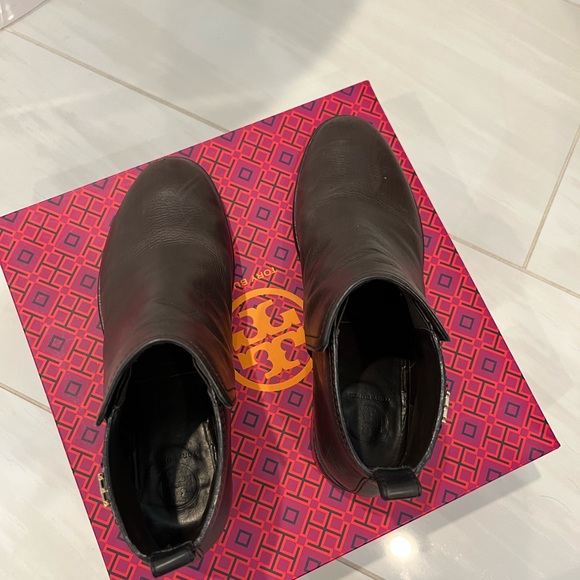 Tory Burch Leather Lexi Bootie in brown - Picture 3 of 5